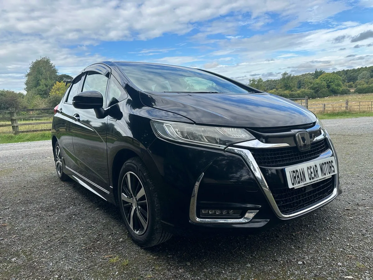 Honda Fit 2018 Hybrid Low Mileage 75000 KM - Image 2