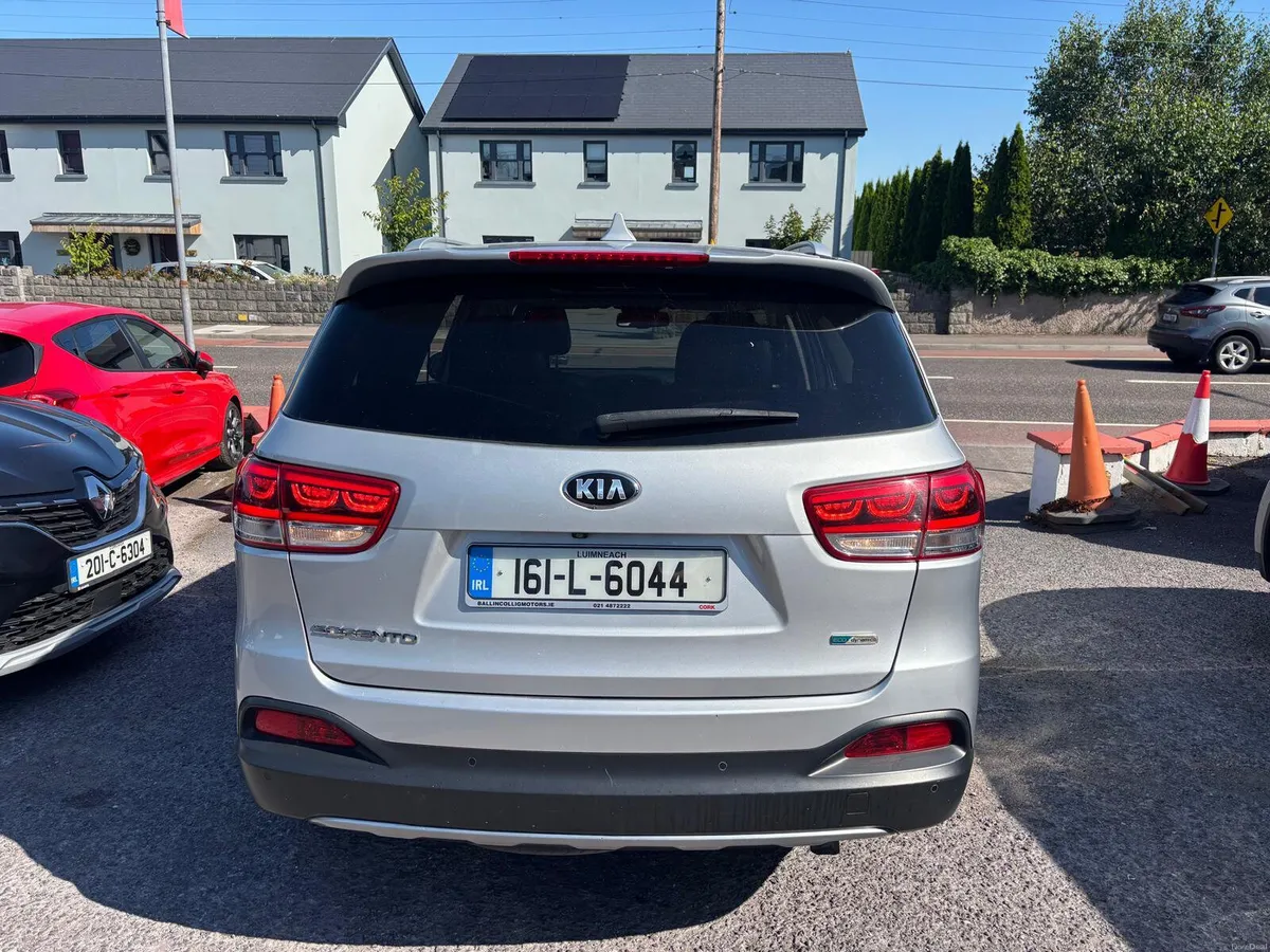 Kia Sorento 2016  4WHEEL  DRIVE  7  SEATER - Image 4