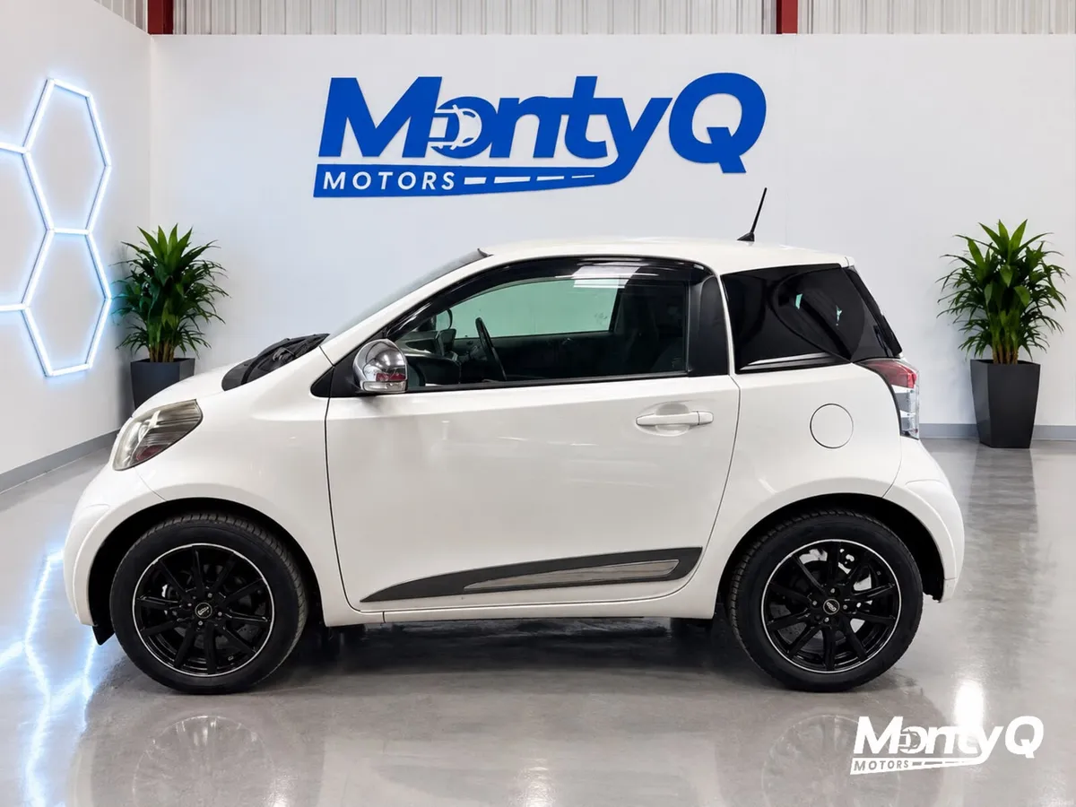 2009 Toyota iQ - Reverse Camera - 90k KM - Image 4