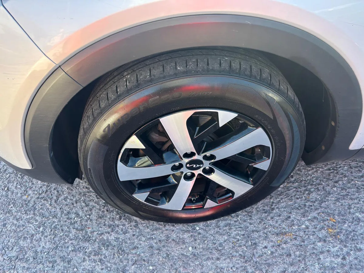 Kia Sorento 2016  4WHEEL  DRIVE  7  SEATER - Image 6