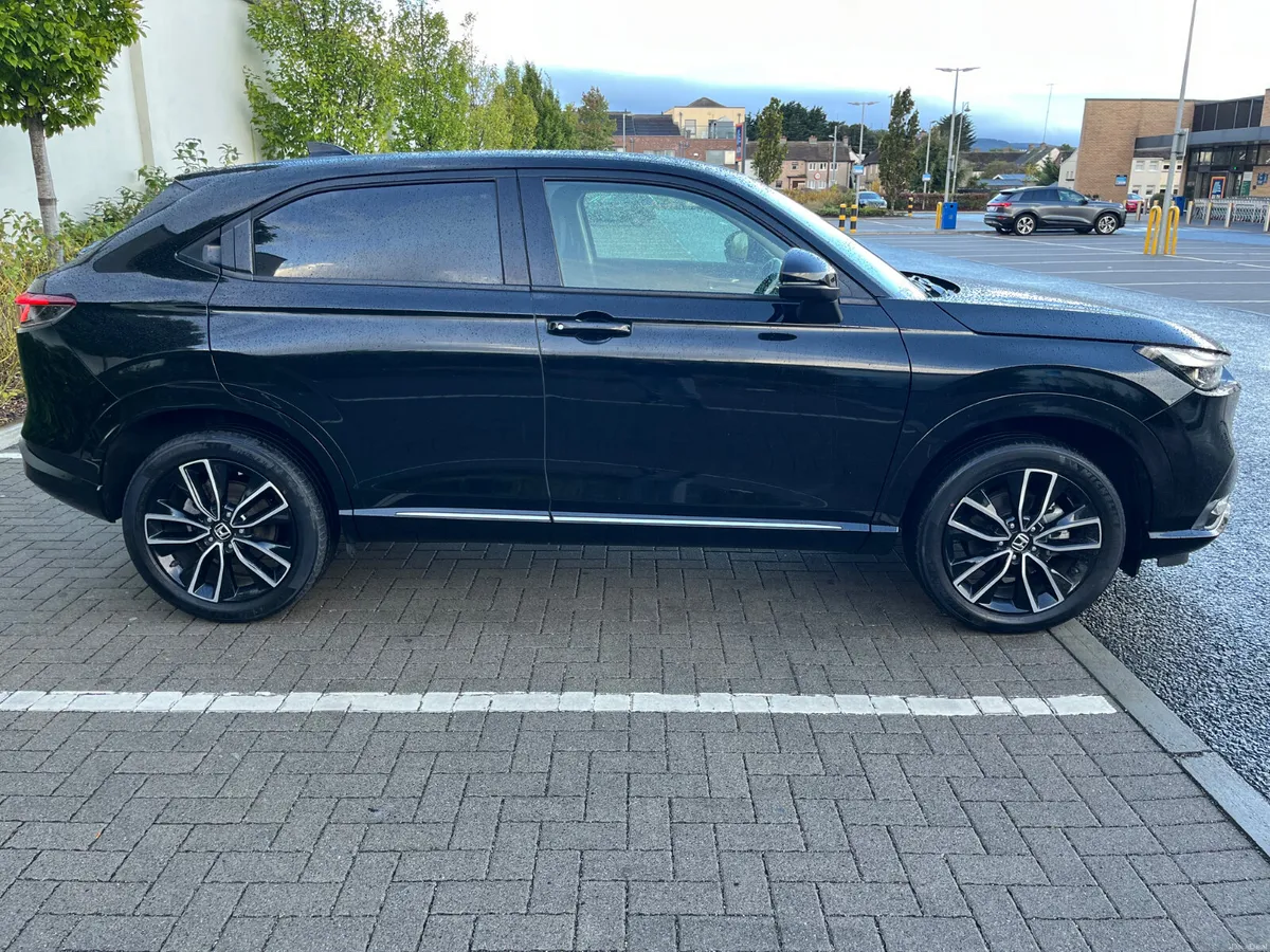 Honda Vezel 2021 NEW MODEL, HIGH SPEC, LOW MILEAGE - Image 5
