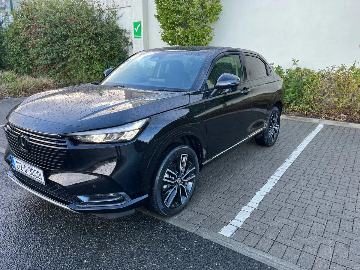 Honda Vezel 2021 NEW MODEL, HIGH SPEC, LOW MILEAGE - Image 3