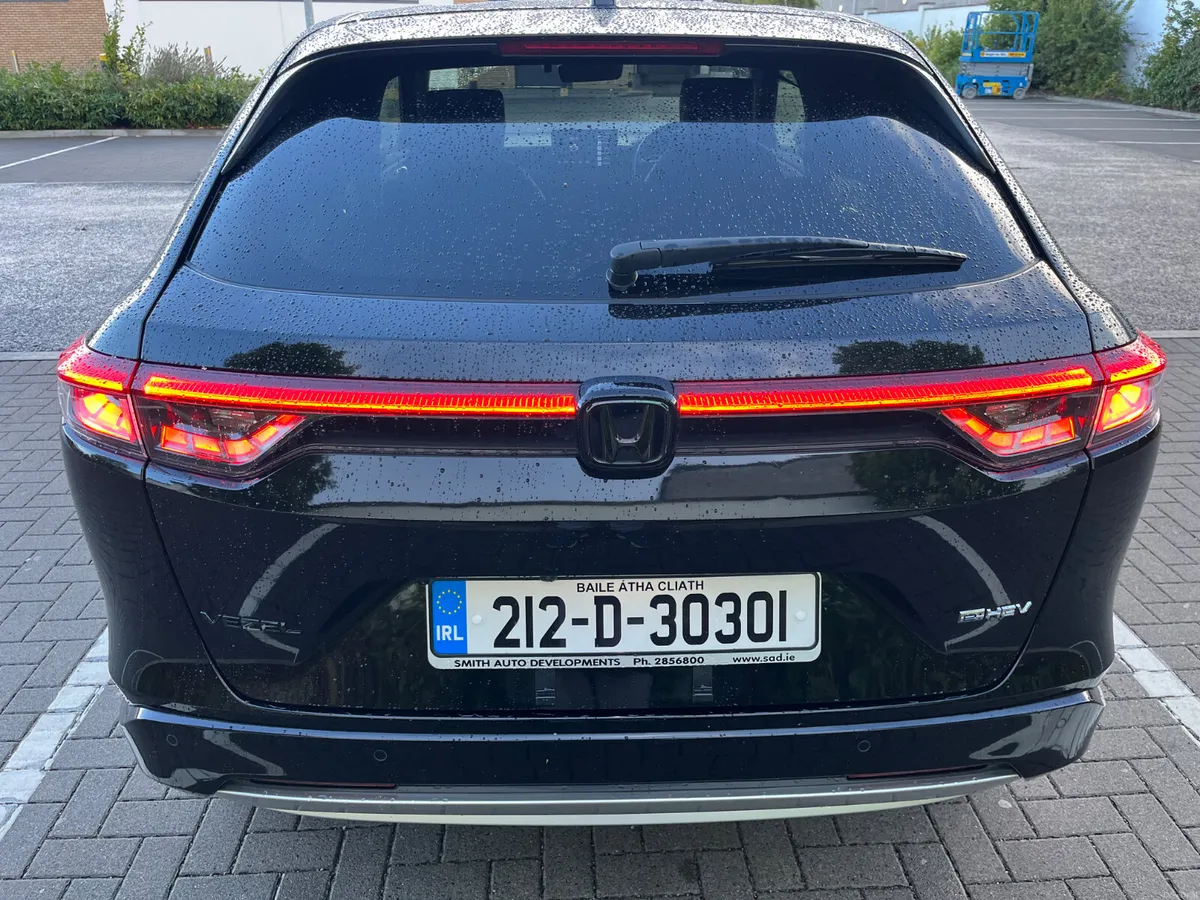 Honda Vezel 2021 NEW MODEL, HIGH SPEC, LOW MILEAGE - Image 6