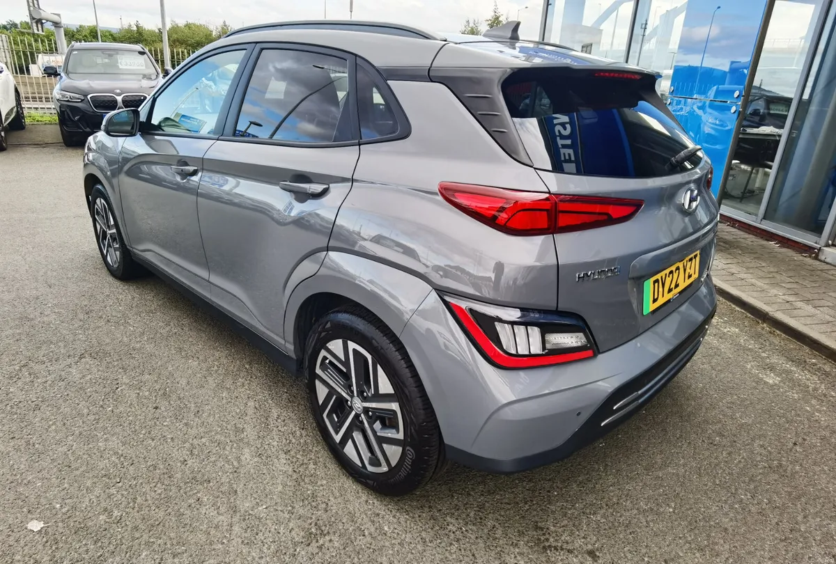 HYUNDAI KONA 64KWH PREMIUM - Image 6