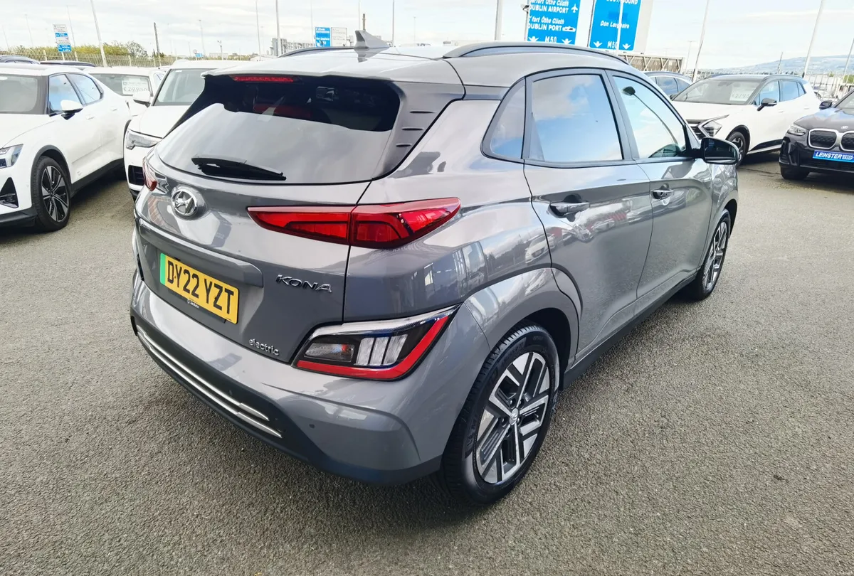 HYUNDAI KONA 64KWH PREMIUM - Image 5