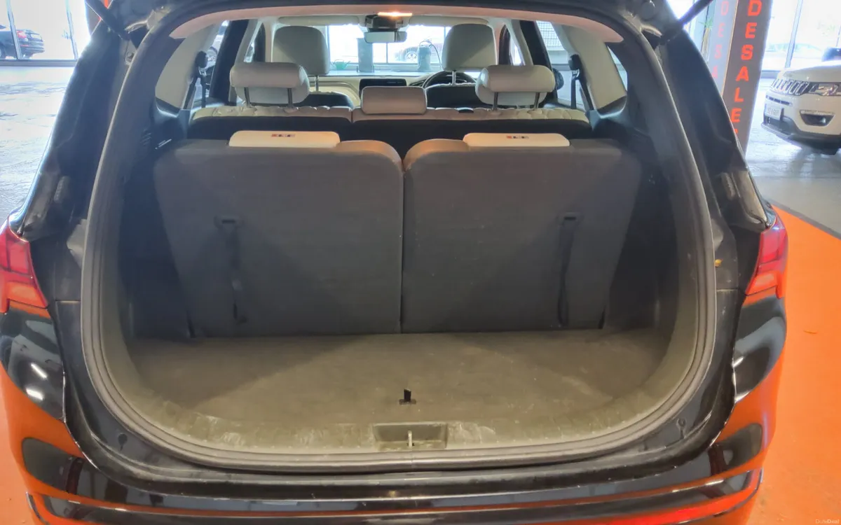 Hyundai Santa Fe 2022 - Image 4