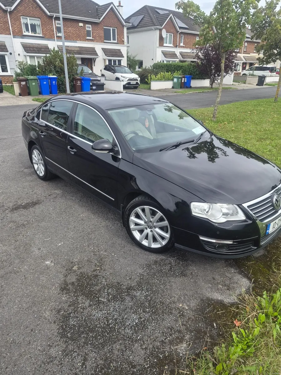 Volkswagen Passat 2010 - Image 1