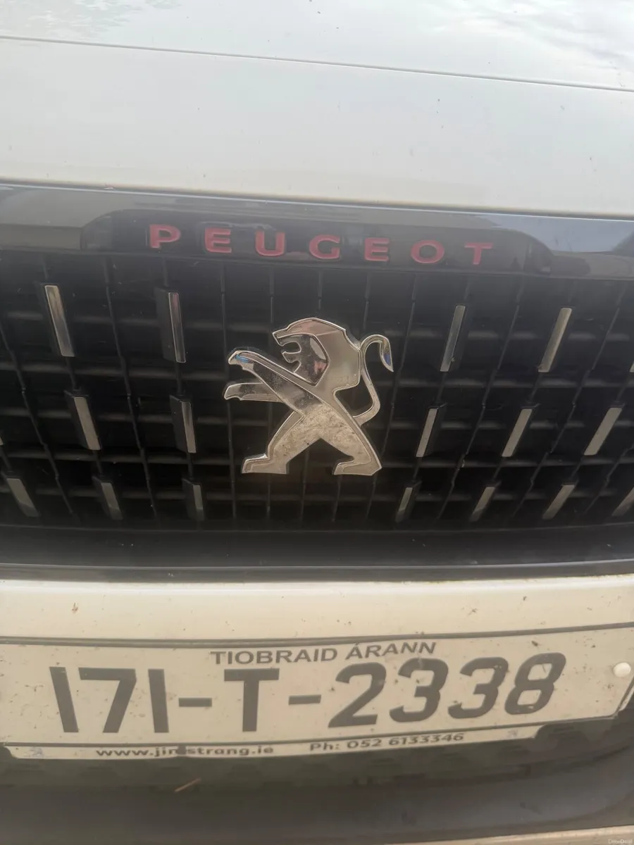 2017 Peugeot 2008 - Image 5