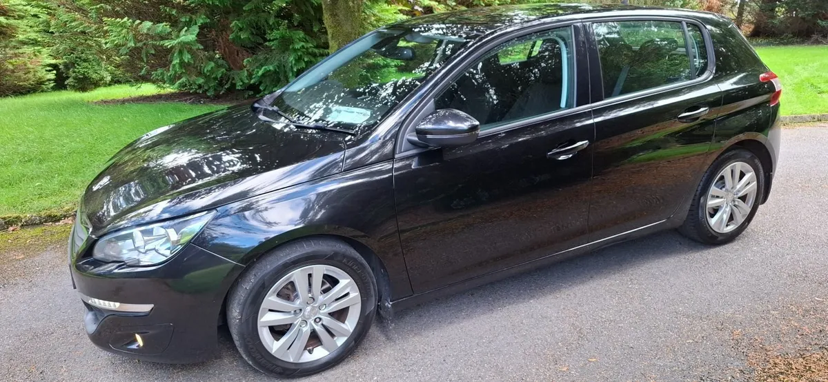 17 Peugeot 308 ,   MINT,     LOW KMS - Image 4