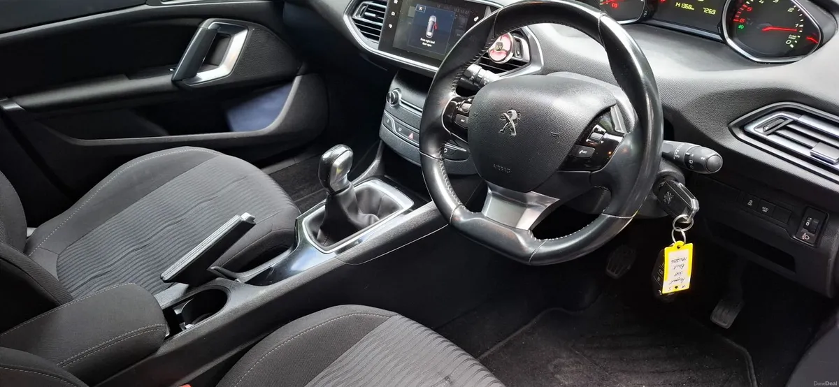 17 Peugeot 308 ,   MINT,     LOW KMS - Image 3