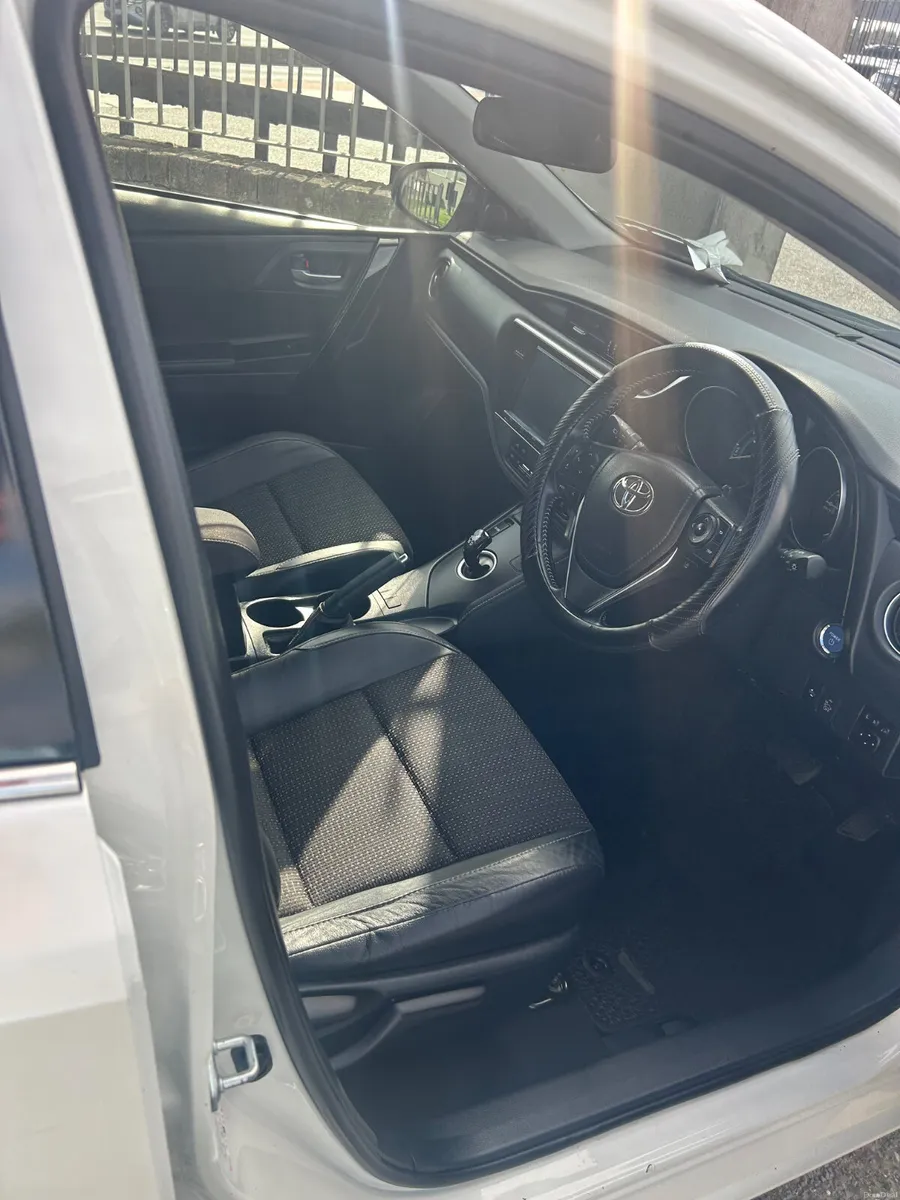 Toyota Auris 2016 - Image 4