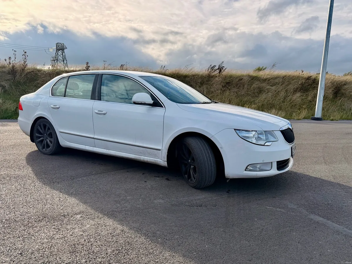Skoda superb exclusive 2013 - Image 2