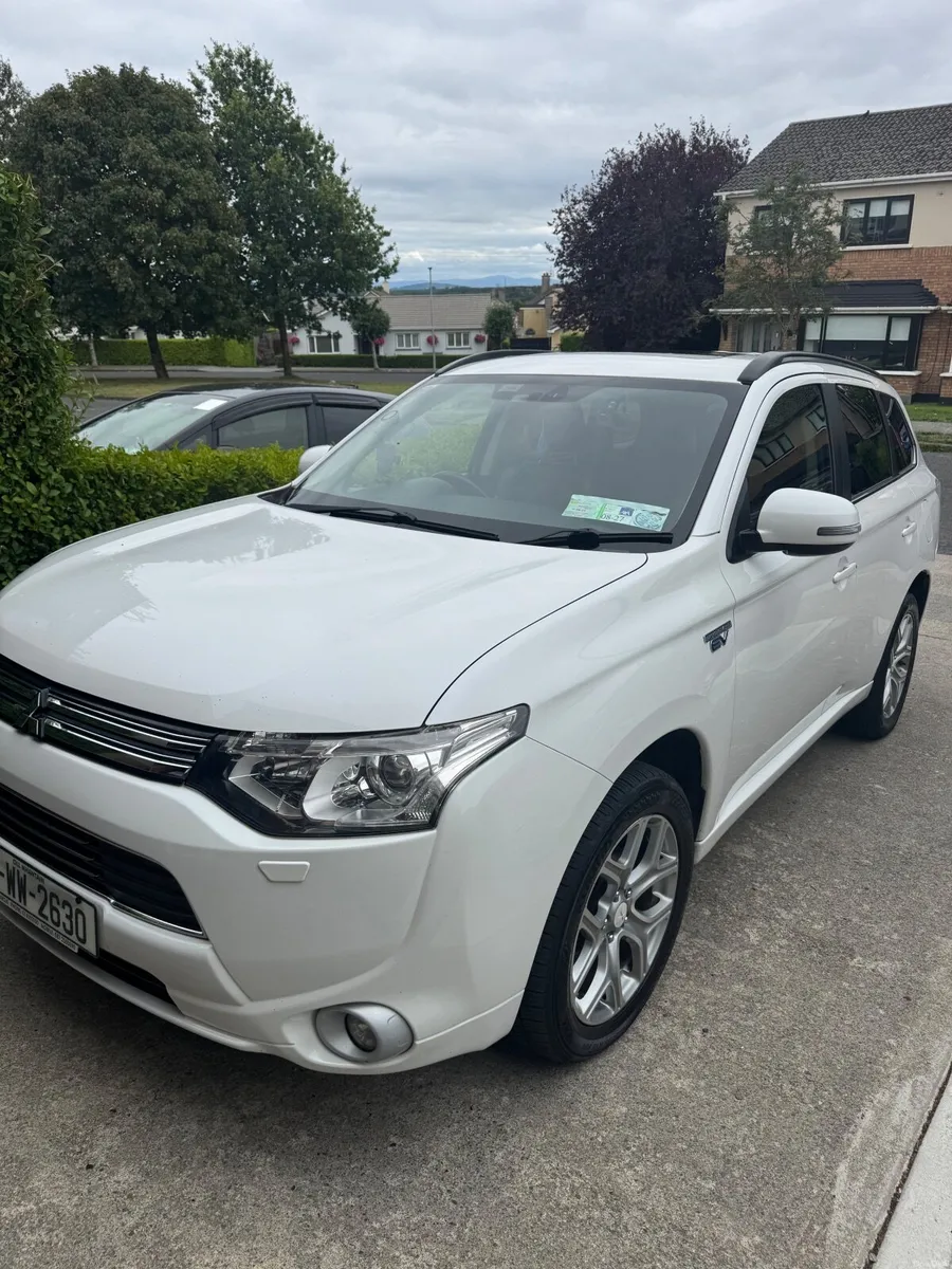 Mitsubishi Outlander 2015 - Image 1