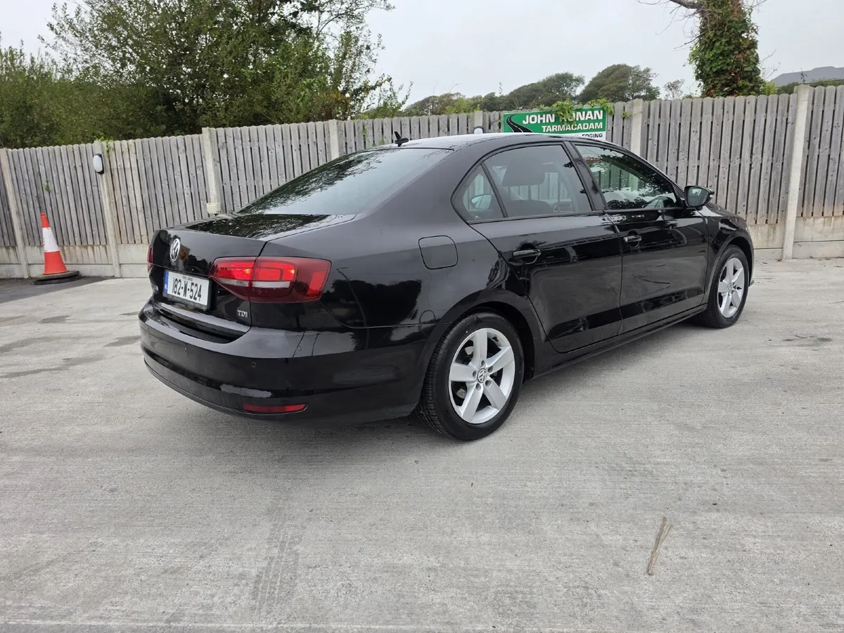 Volkswagen Jetta 2018 - Image 3