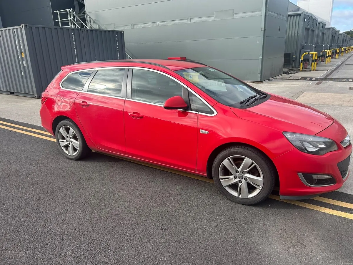 2014 Vauxhall Astra Estate - Image 1
