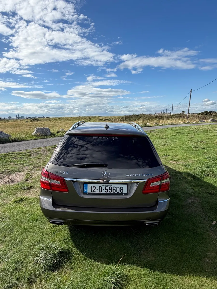 Mercedes Benz E300 Hybrid SE - Image 6