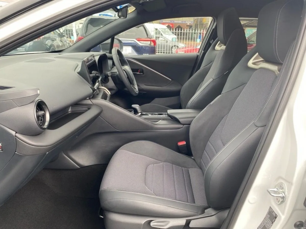 Toyota C-HR HYBRID SOL - Image 6