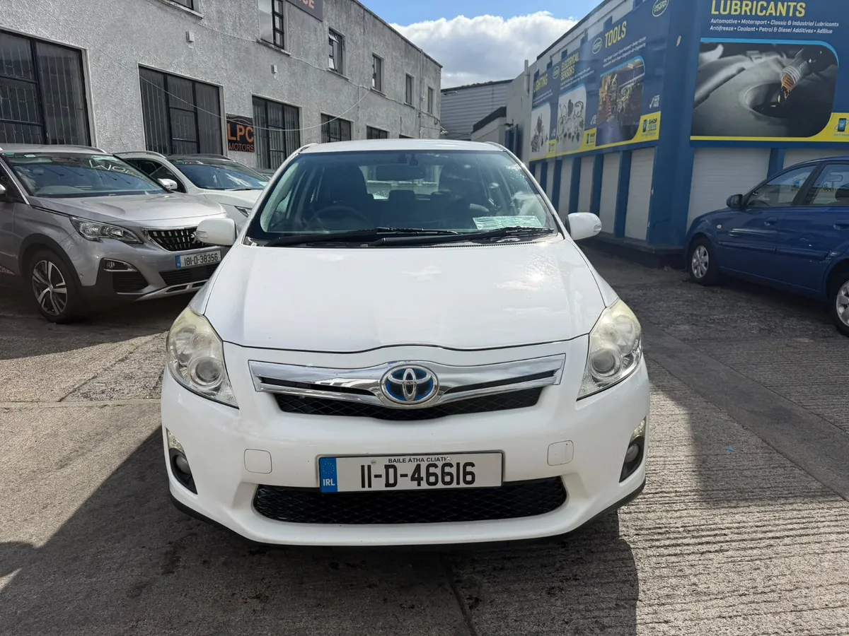 Toyota Auris 2011 Automatic Hybrid - Image 6