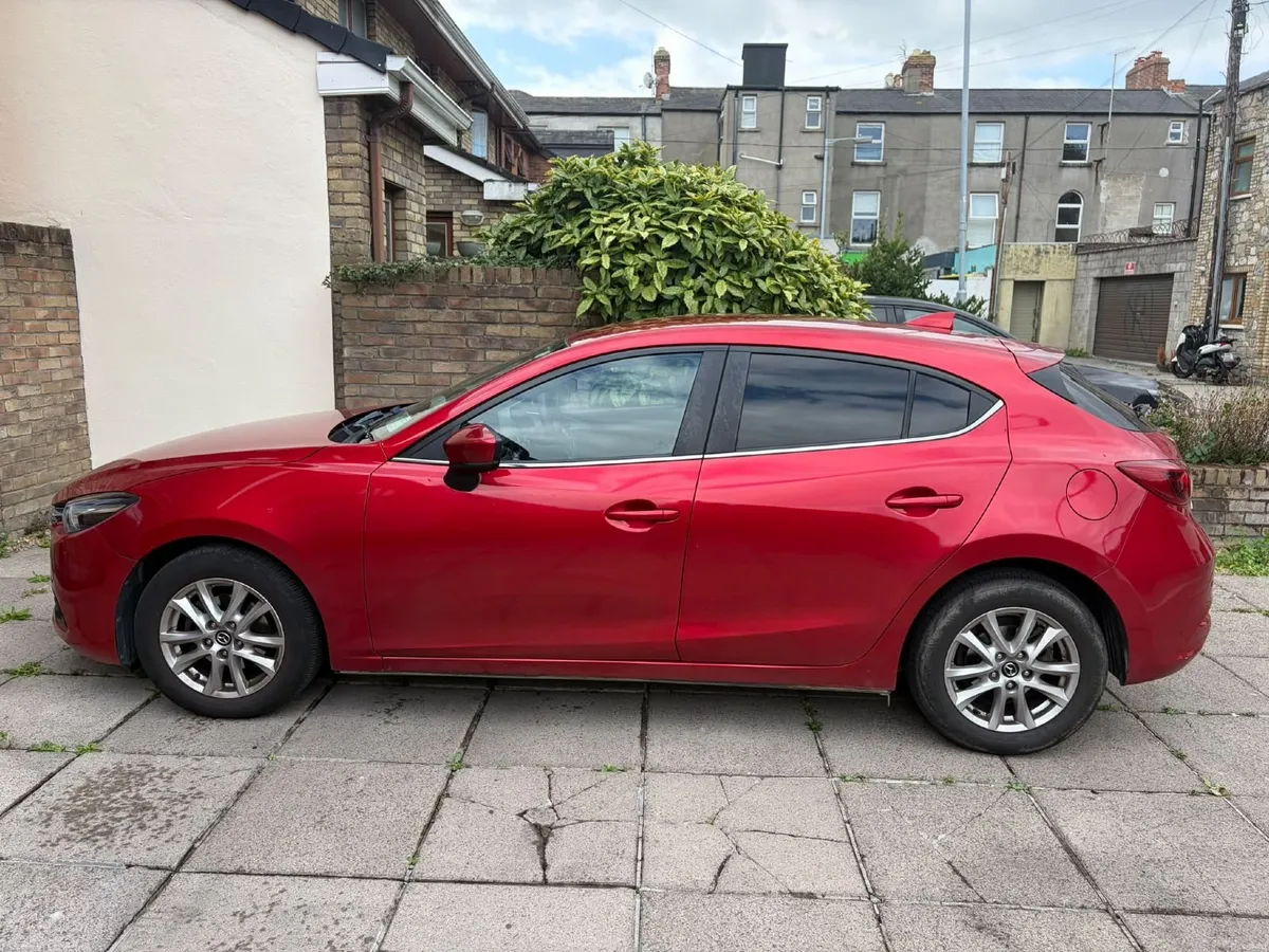 Mazda 3 2017 - Image 2