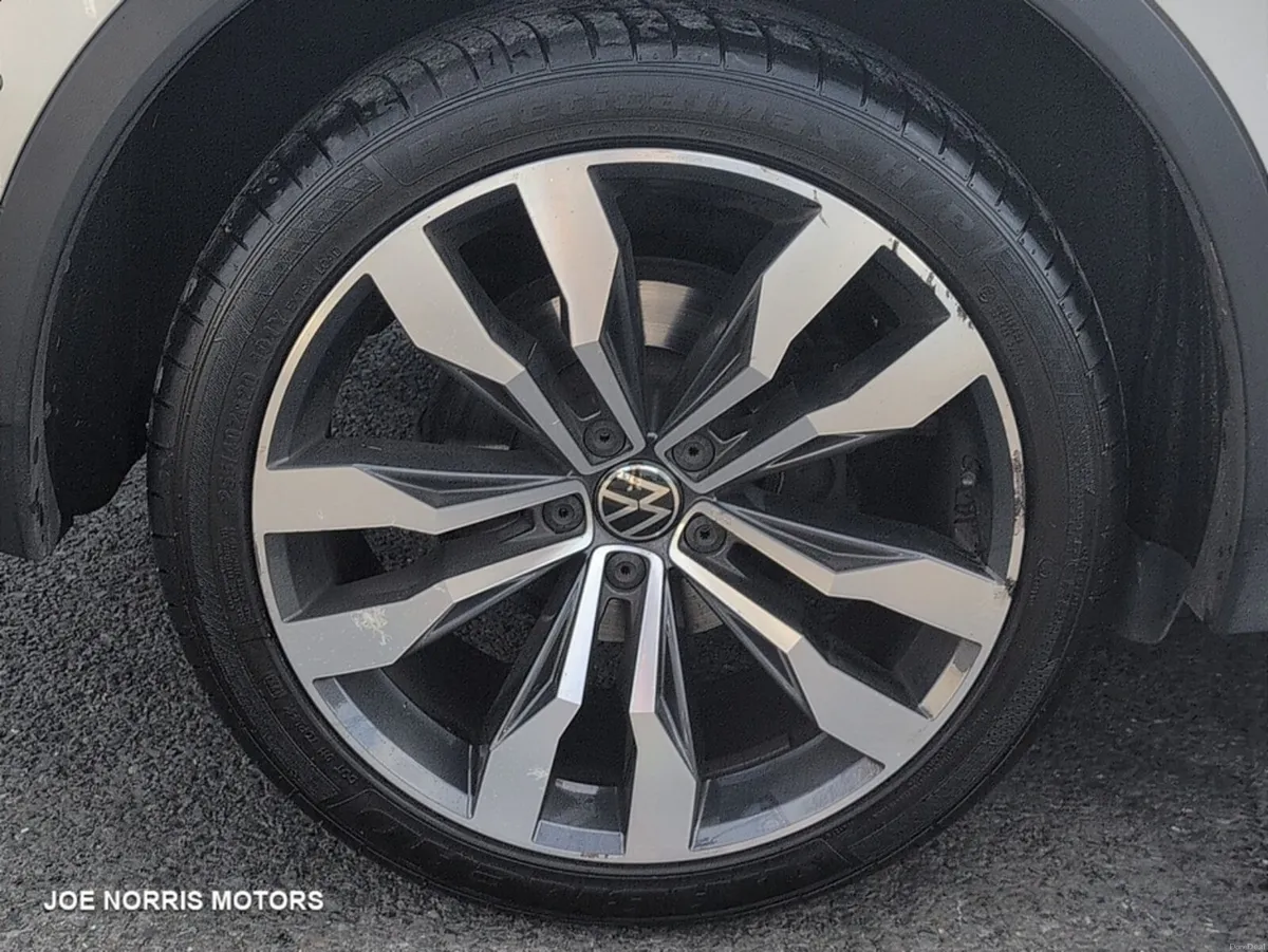 Volkswagen Tiguan R-LINE 2.0 TDI MANUAL 6SPEED FWD - Image 5