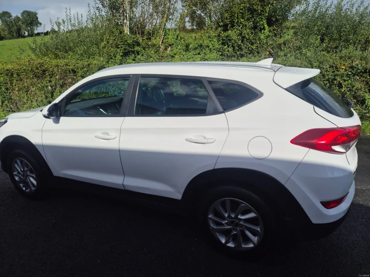 Hyundai Tucson 1.7 EXECUTIVE 5DR - Image 6