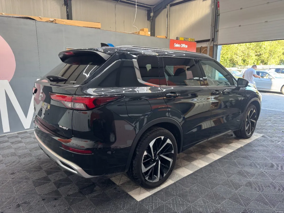 Mitsubishi Outlander 2024 MITSUBISHI OUTLANDER PHE - Image 3