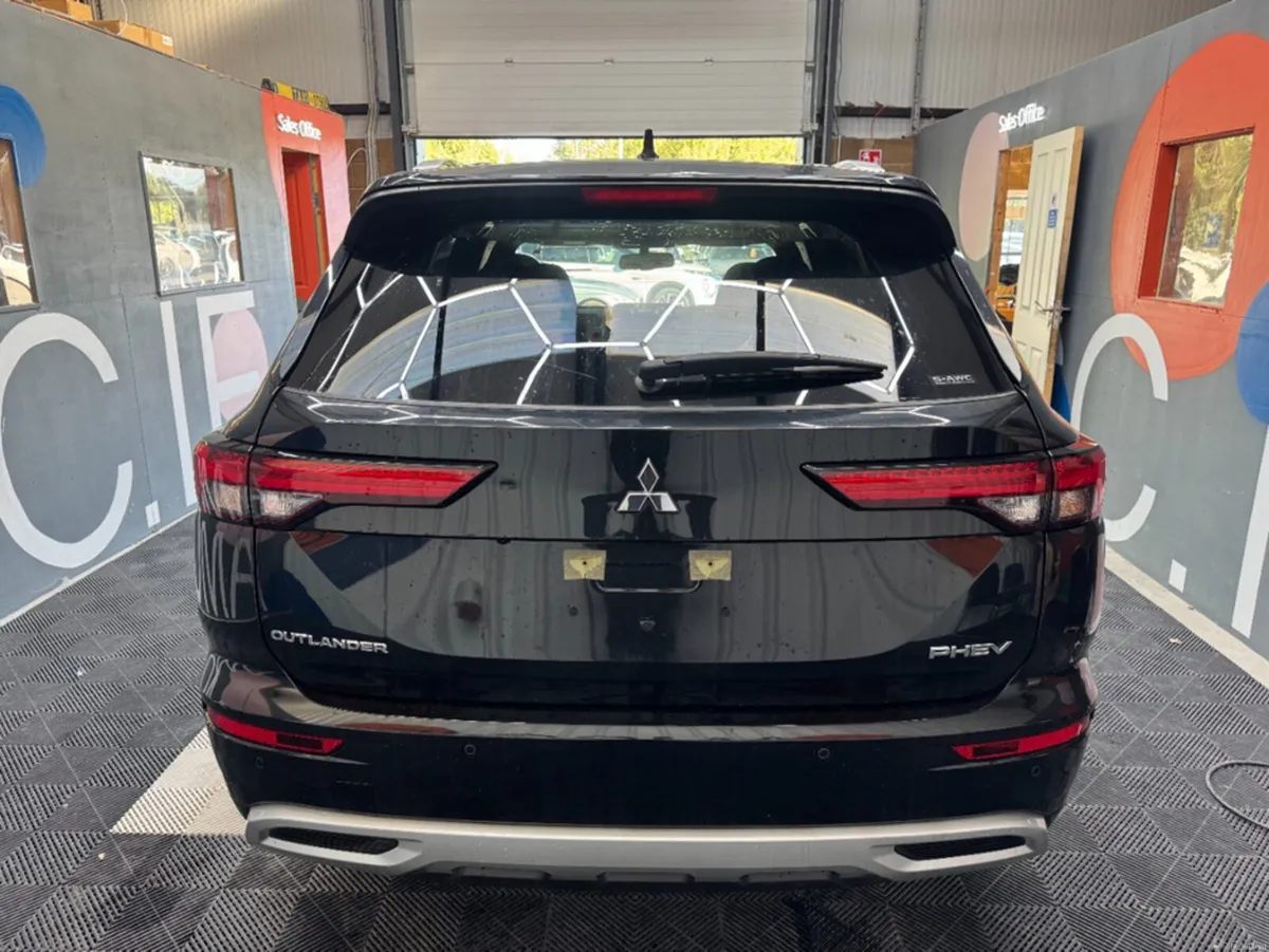 Mitsubishi Outlander 2024 MITSUBISHI OUTLANDER PHE - Image 4