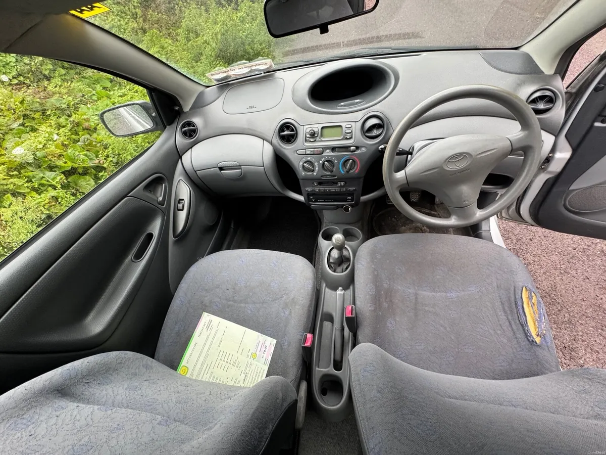 Toyota Yaris 2002 - Image 6