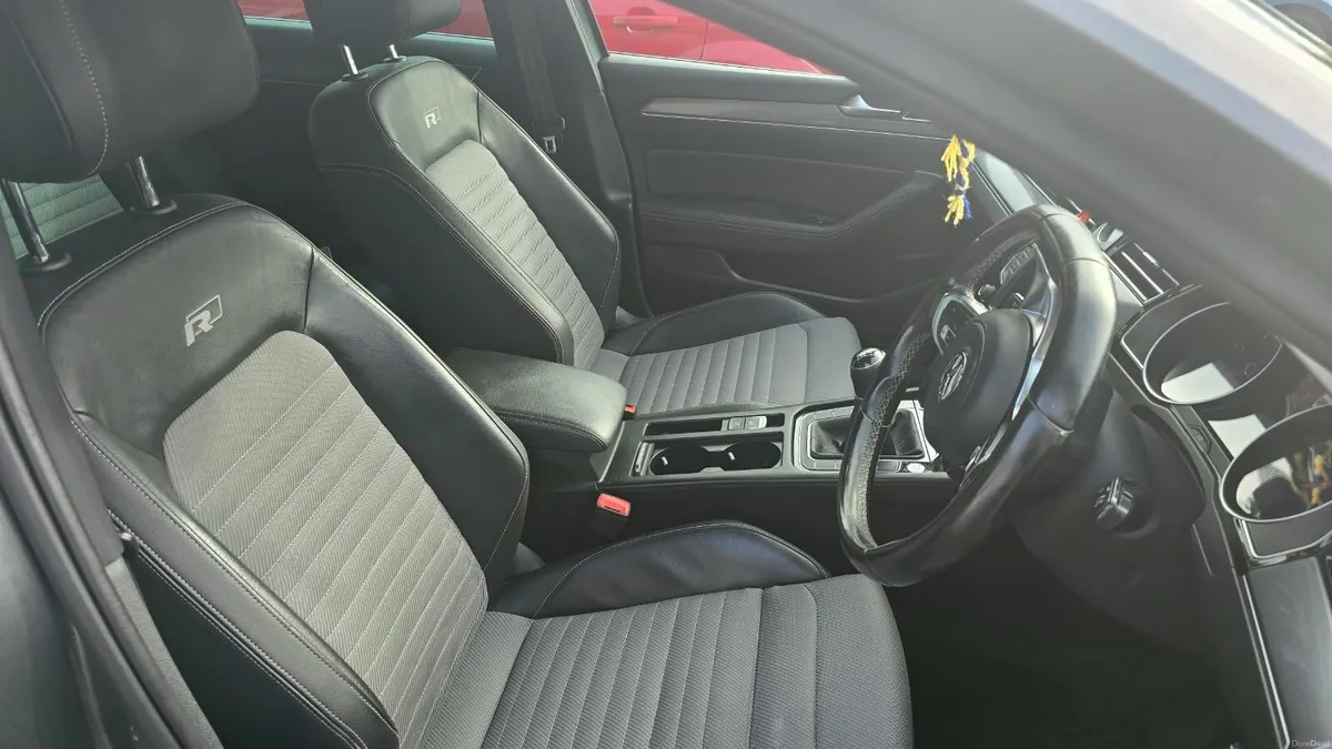 2016 R-Line Volkswagen Passat - Image 5