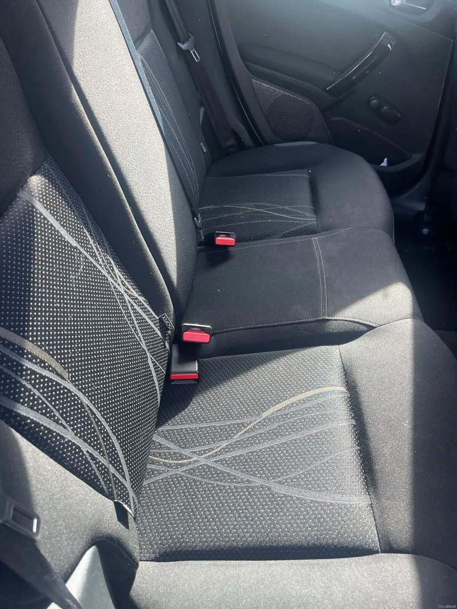 Peugeot 208 - Image 4
