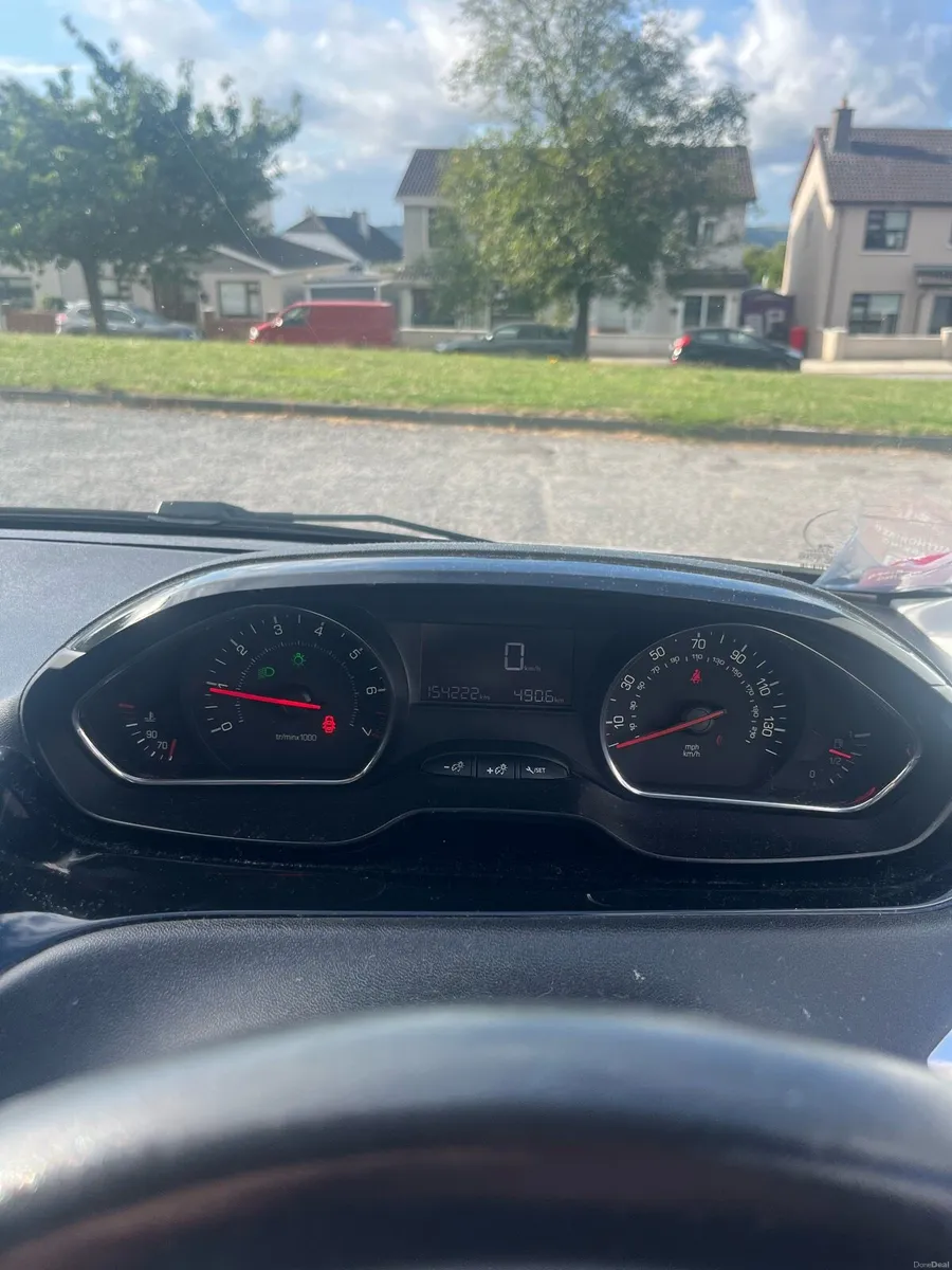 Peugeot 208 - Image 3