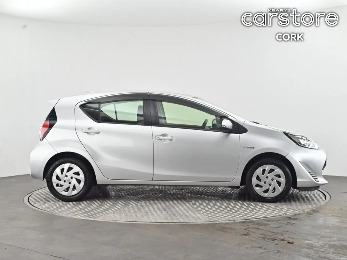 Toyota Aqua 1.5 AUTO - Image 2