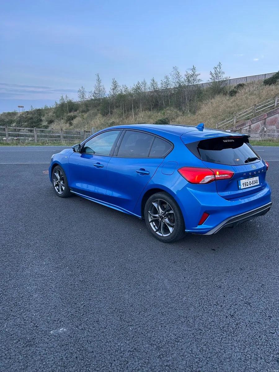 Ford Focus ST line Blue - Image 2
