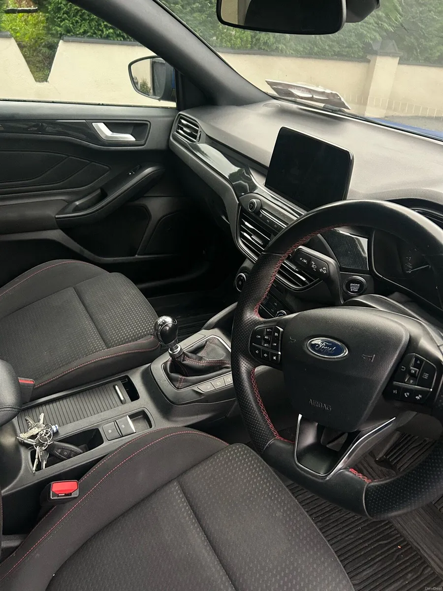 Ford Focus ST line Blue - Image 5