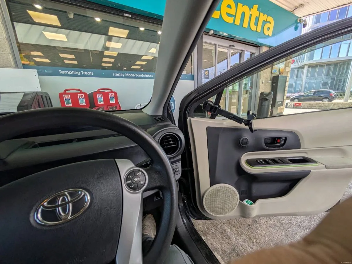 Toyota aqua 2013 - Image 3