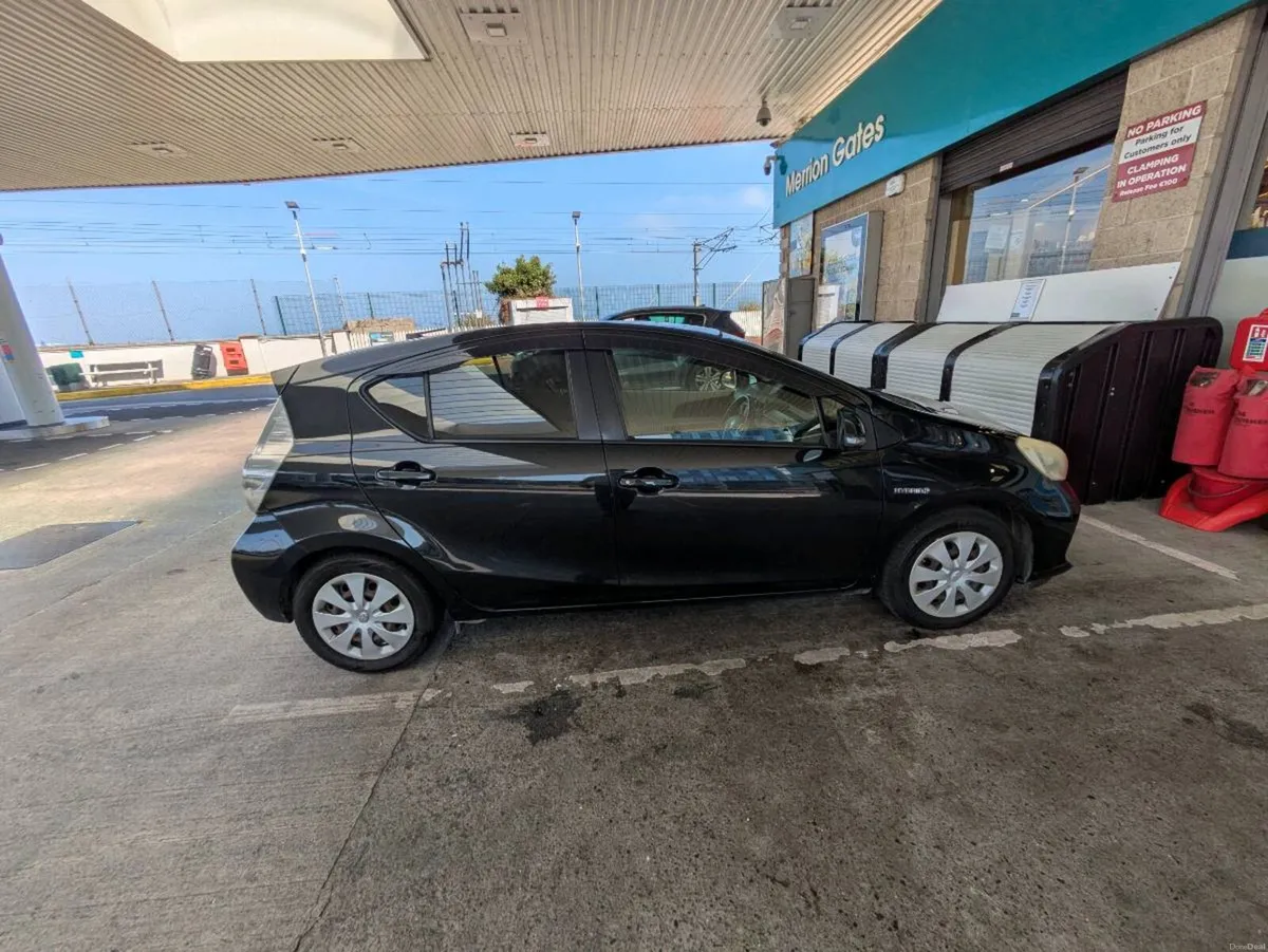 Toyota aqua 2013 - Image 4