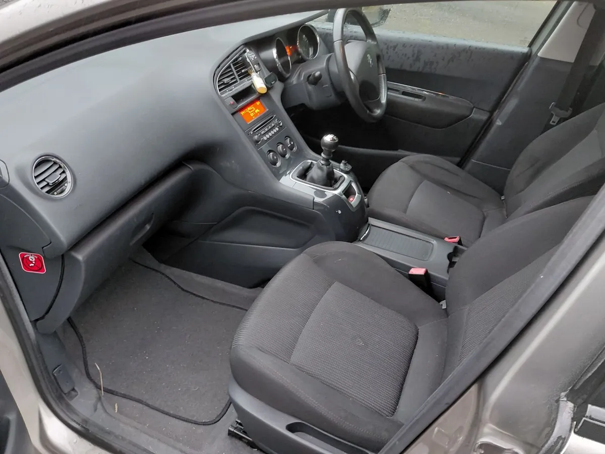 New nct5/27only107mls7seat,mint cond,drivin as new - Image 3