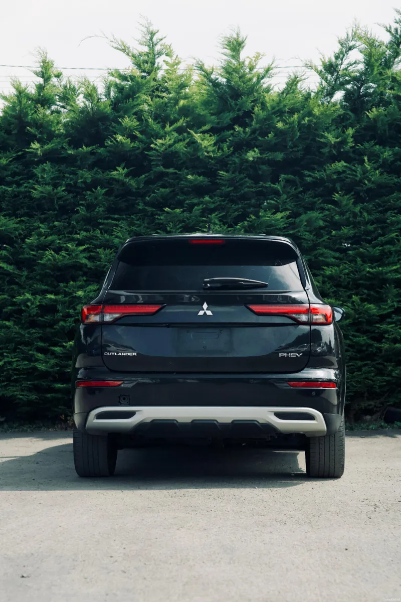 Mitsubishi Outlander PHEV Premium Package 2022 - Image 3