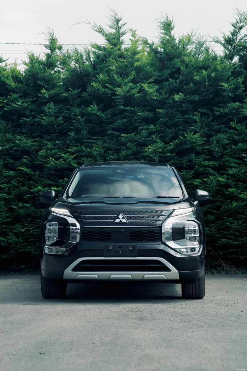 Mitsubishi Outlander PHEV Premium Package 2022 - Image 6
