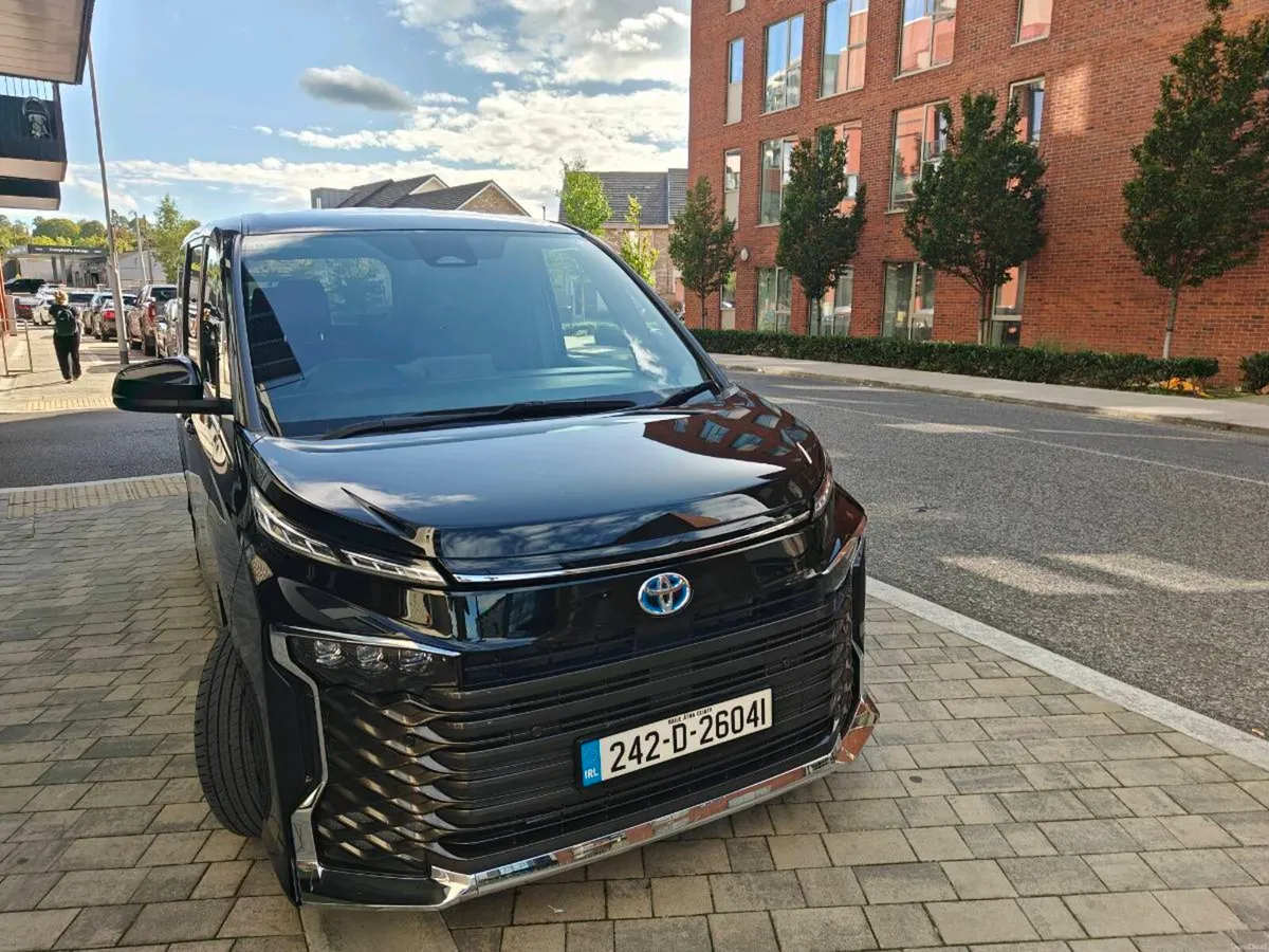 Toyota Voxy November 2024 4.5 grade - Image 1
