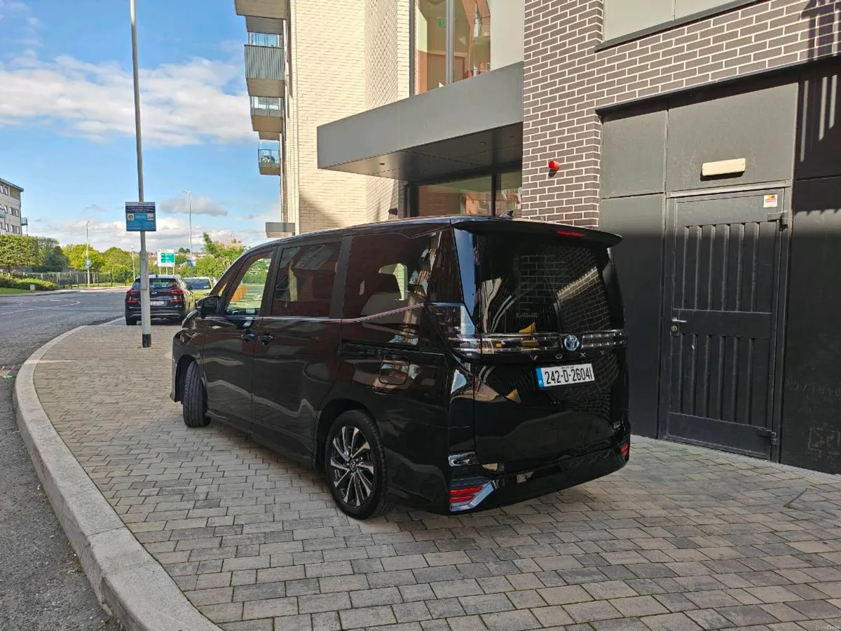 Toyota Voxy November 2024 4.5 grade - Image 4