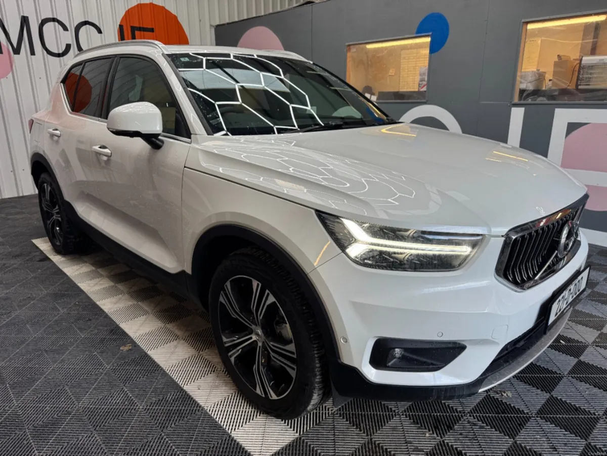 Volvo XC40 2022 VOLVO Xc40 RECHARGE PLUG-IN HYBRID - Image 1