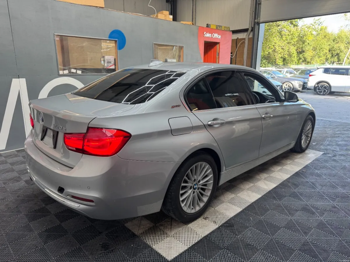 BMW 3-Series 2016 BMW 330 E LUXURY AUTOMATIC / CRU - Image 3