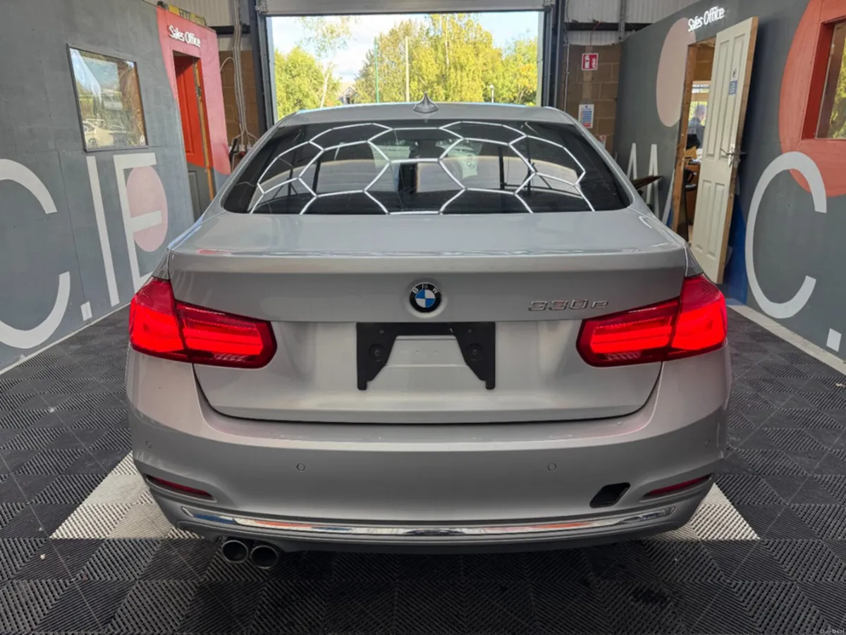 BMW 3-Series 2016 BMW 330 E LUXURY AUTOMATIC / CRU - Image 4