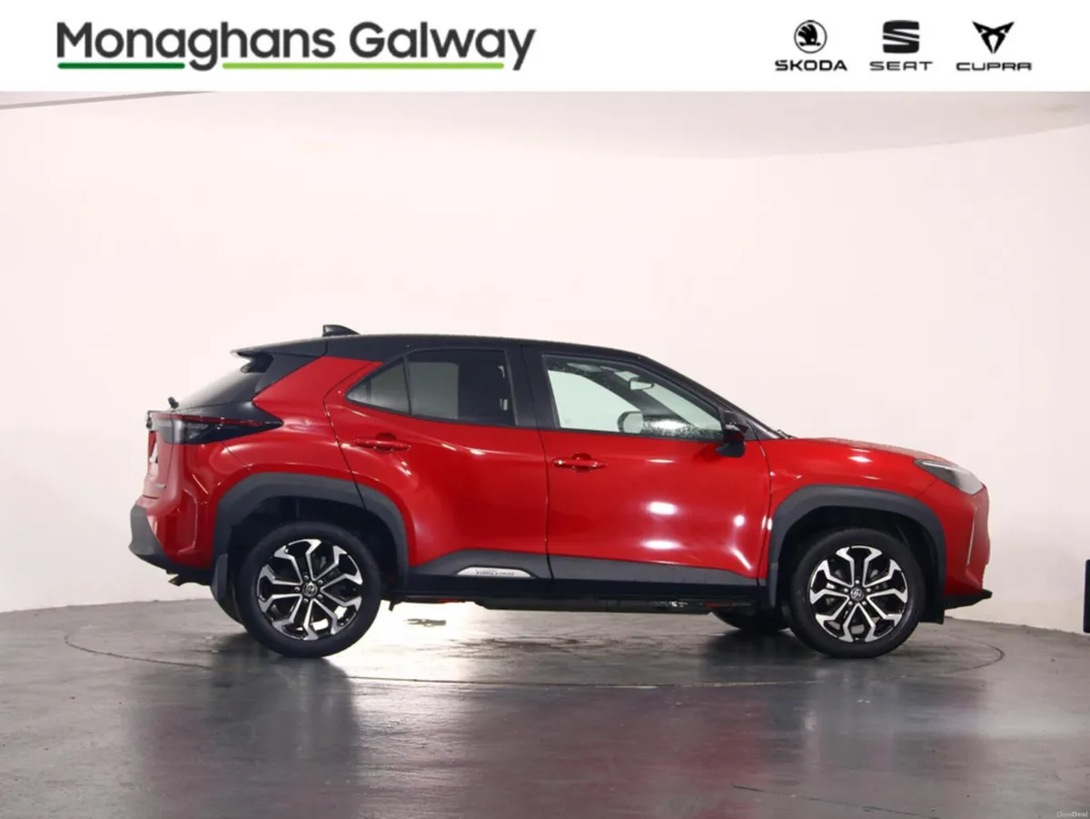 Toyota Yaris Cross LUNA SPORT AUTO HYBRID - Image 2