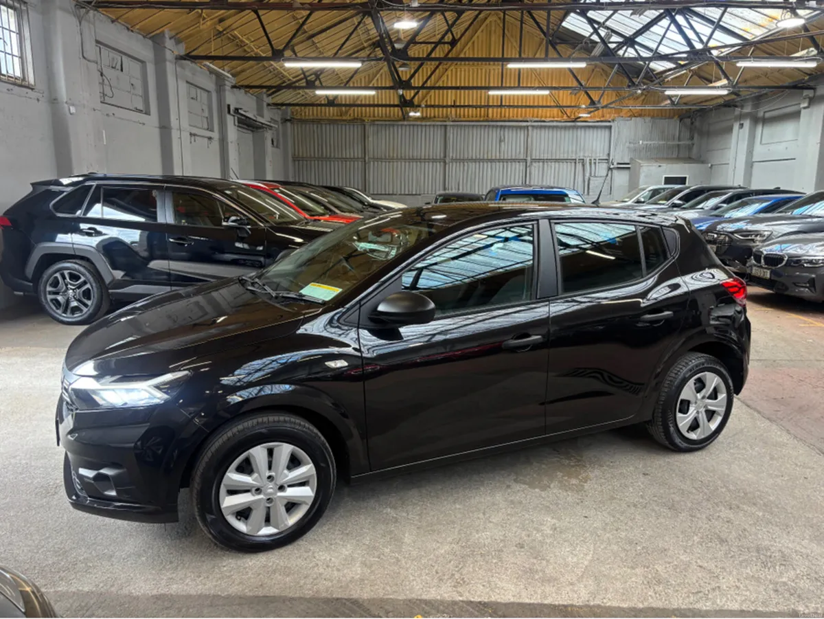 Dacia Sandero ESSENTIAL TCE 90 5SPEED N NBI 5DR - Image 2