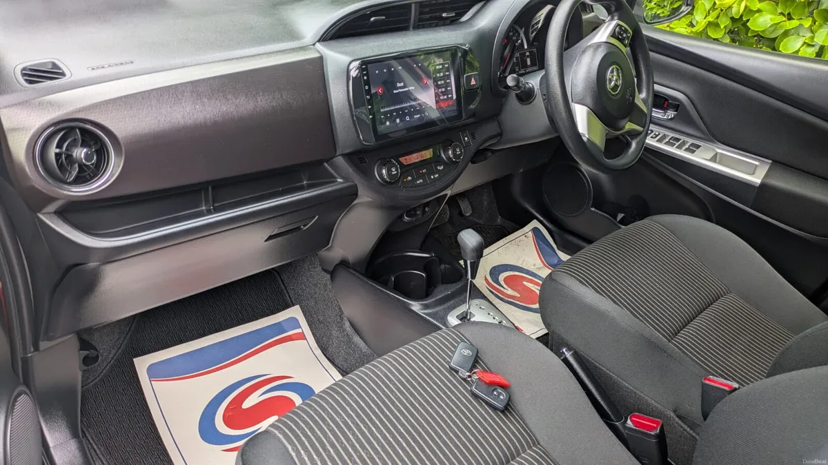 Immaculate low mileage Toyota Yaris 1.3 Auto, 2016 - Image 4