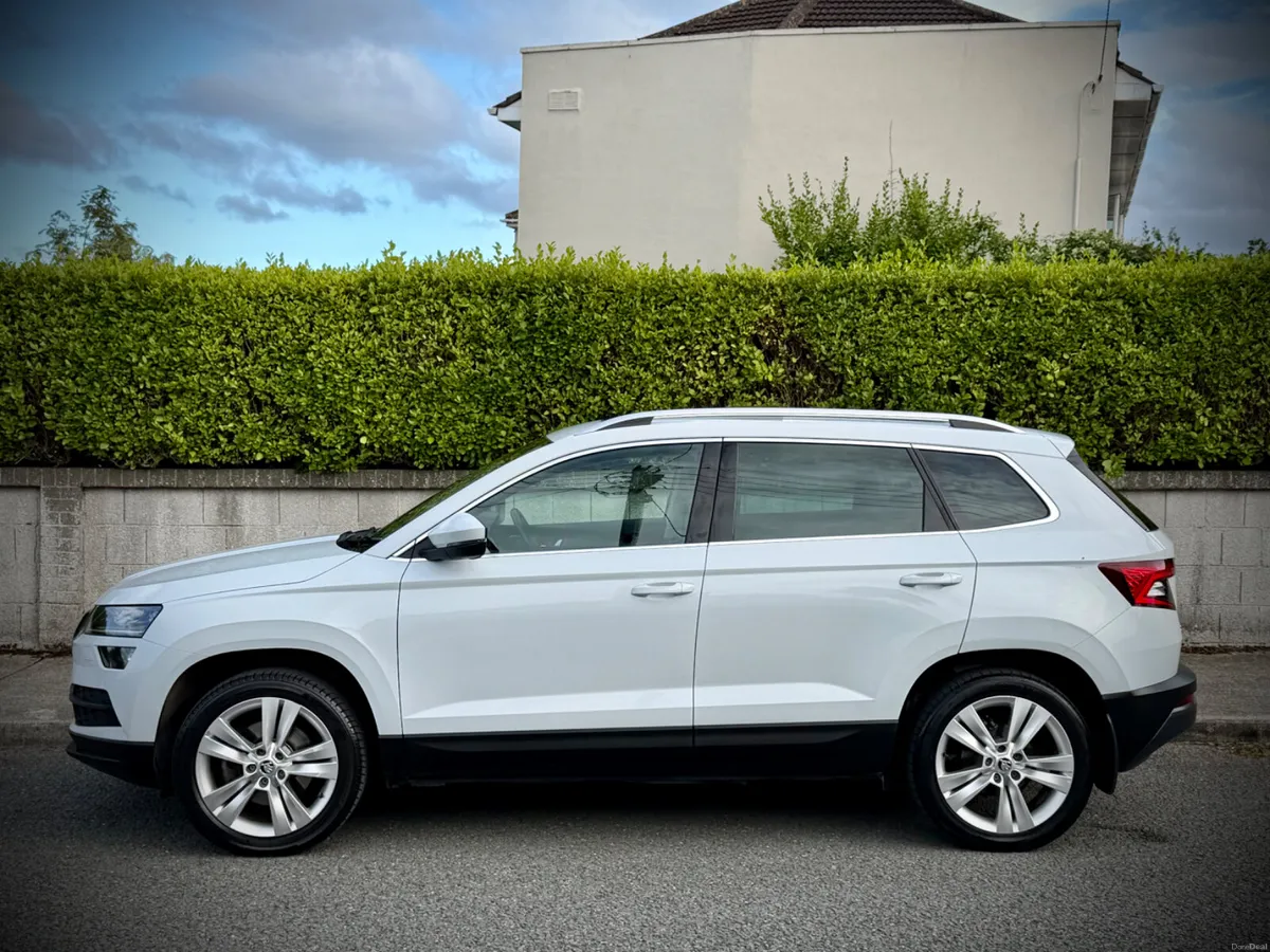 Skoda Karoq 1.0 Petrol | Leather | Pan roof. - Image 2