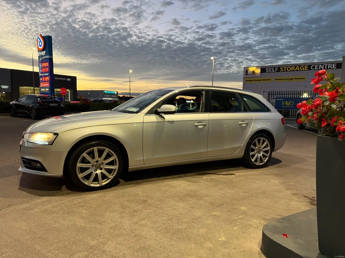 Audi A4 Avant Technik Auto 2.0D Full SH - Image 4