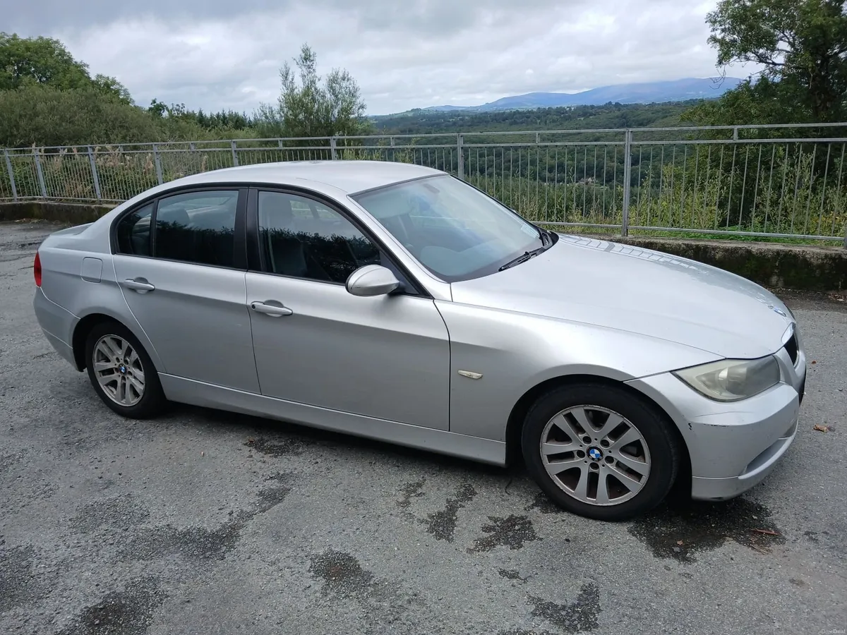 BMW 3-Series 2005 - Image 2